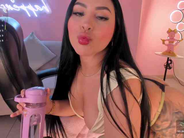 MiaRoberts1 Live Webcam on BongaCams