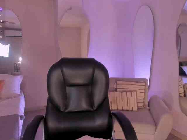 MiaRoberts1 webcam