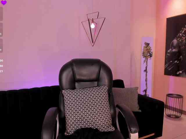 MiaRoberts1 Live Webcam on BongaCams