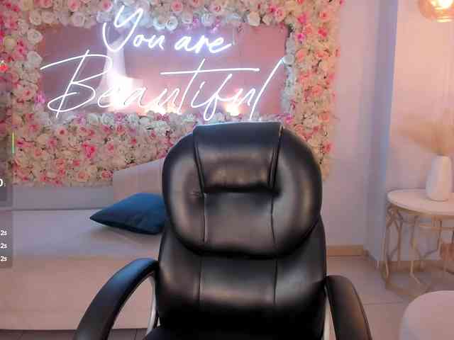 MiaRoberts1 webcam