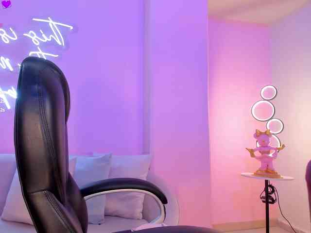 MiaRoberts1 webcam