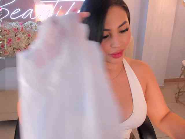 MiaRoberts1 webcam