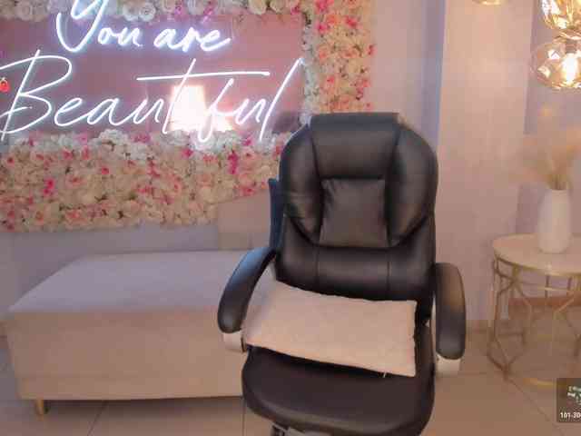 MiaRoberts1 MiaRoberts1