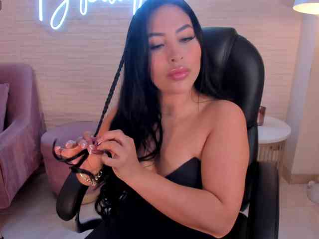 nude live chat MiaRoberts1