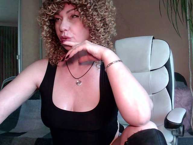 RoxolanaNiks's BongaCams show and profile