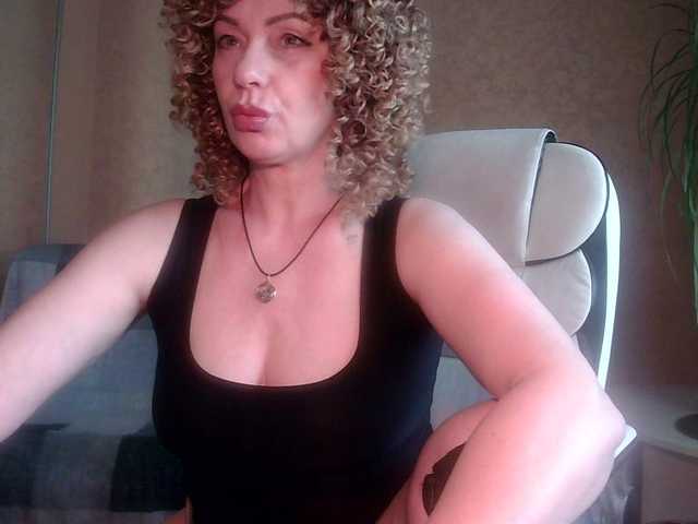 RoxolanaNiks's BongaCams show and profile