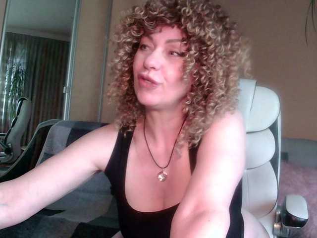 RoxolanaNiks's BongaCams show and profile