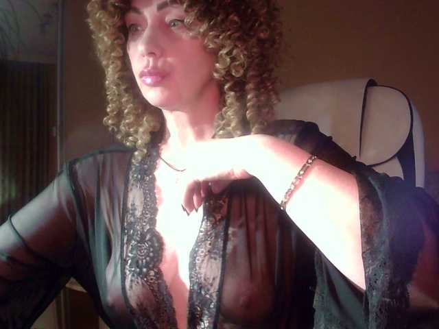 RoxolanaNiks's BongaCams show and profile