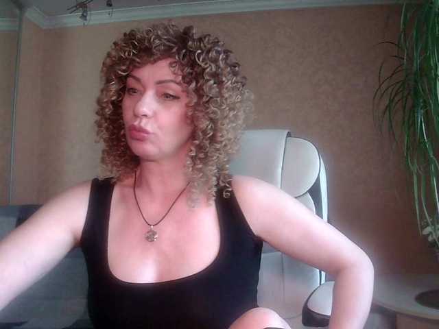 RoxolanaNiks's BongaCams show and profile