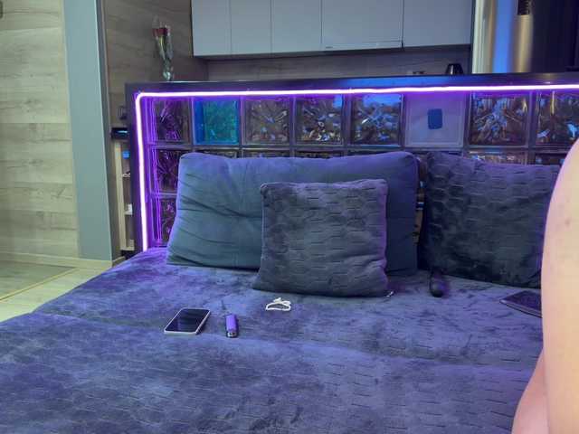 Love-me-miss's BongaCams show and profile