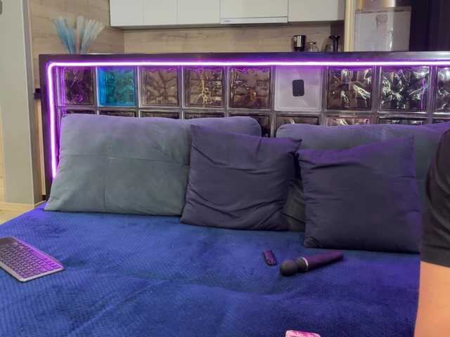 Love-me-miss live on cam