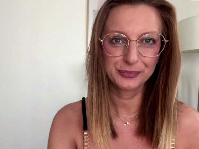 RachellaFox's BongaCams show and profile