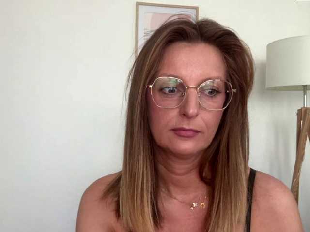 RachellaFox's BongaCams show and profile