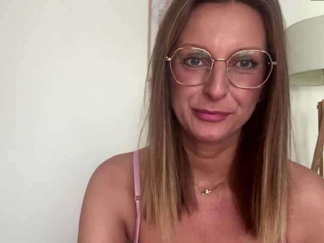 RachellaFox's BongaCams show and profile