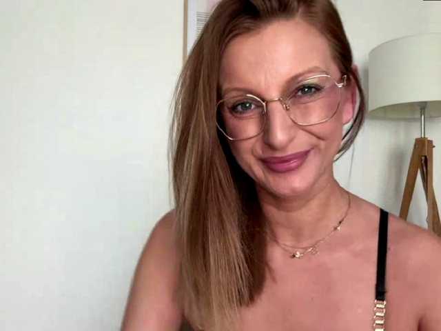 RachellaFox's BongaCams show and profile