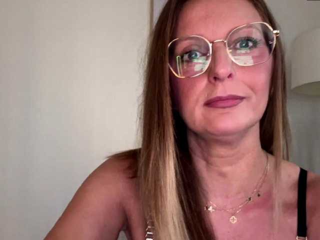 RachellaFox's BongaCams show and profile