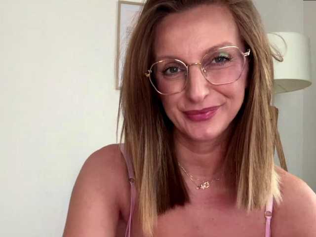 RachellaFox's BongaCams show and profile