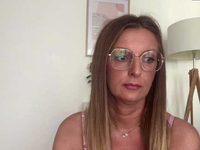 RachellaFox live cam profile