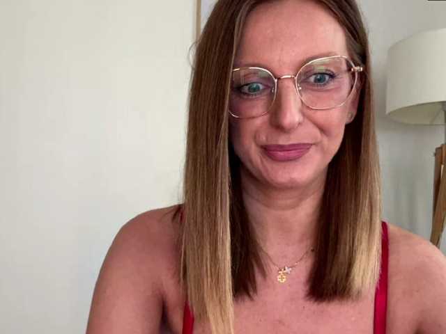RachellaFox's BongaCams show and profile