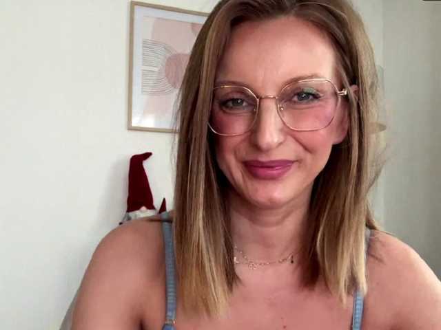 RachellaFox's BongaCams show and profile