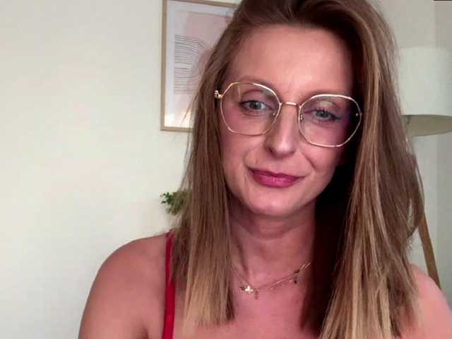 RachellaFox's BongaCams show and profile