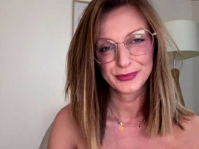 RachellaFox's BongaCams show and profile