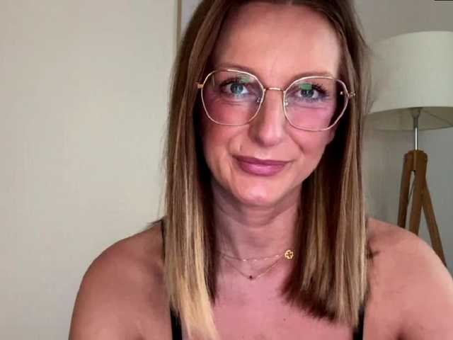 RachellaFox's BongaCams show and profile