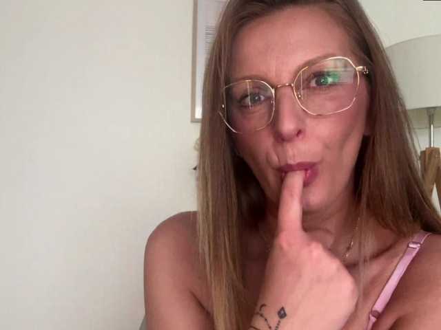 RachellaFox's BongaCams show and profile