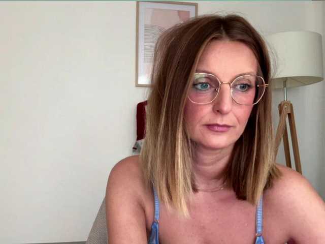 RachellaFox's BongaCams show and profile