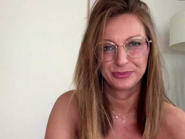 RachellaFox's BongaCams show and profile