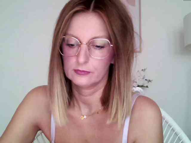 RachellaFox webcam