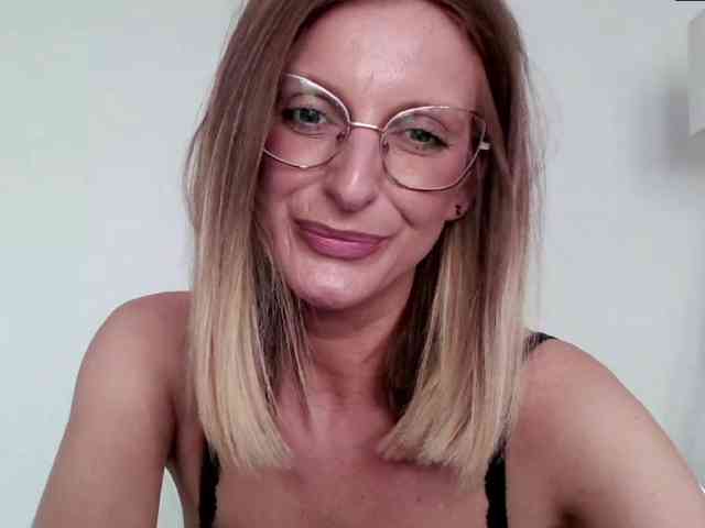 RachellaFox webcam