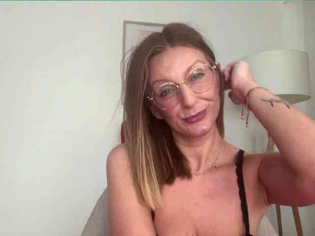 RachellaFox webcam
