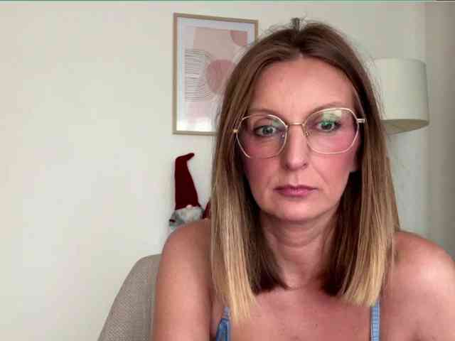 free video chatroom RachellaFox