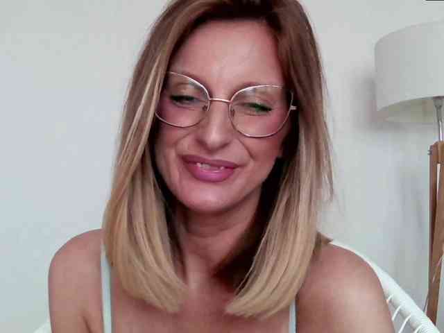 RachellaFox webcam