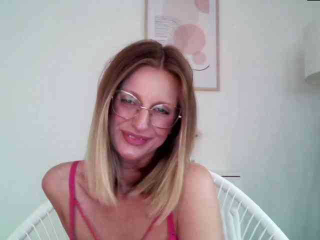 RachellaFox webcam