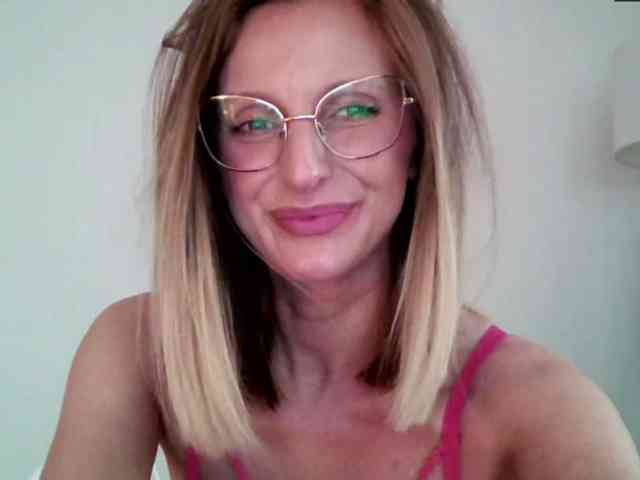 RachellaFox webcam