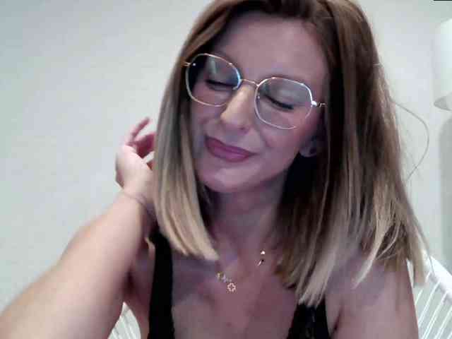 RachellaFox webcam