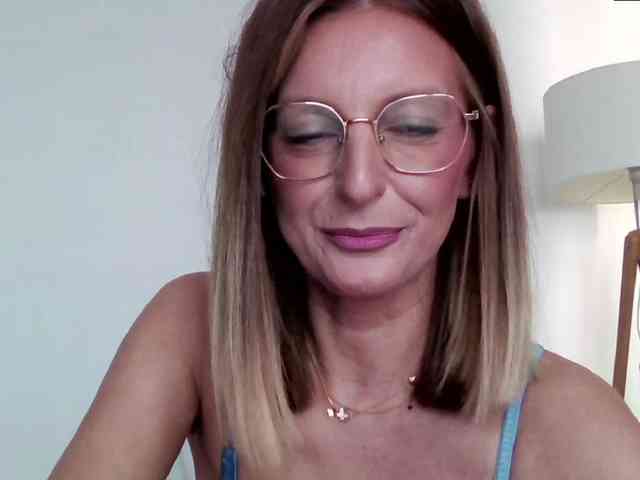 RachellaFox webcam