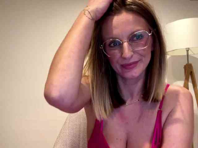 RachellaFox webcam