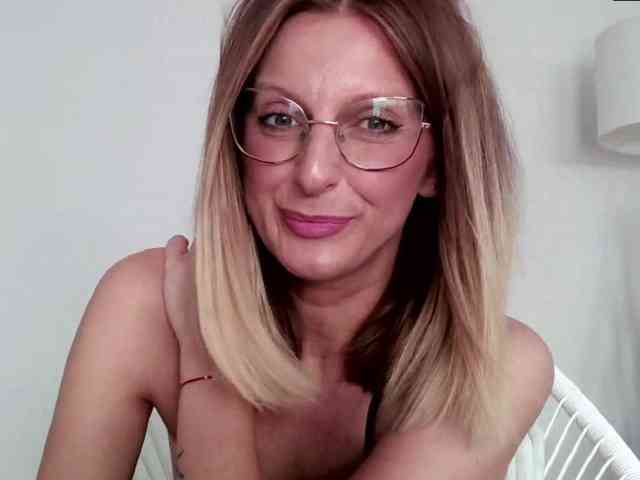 RachellaFox webcam