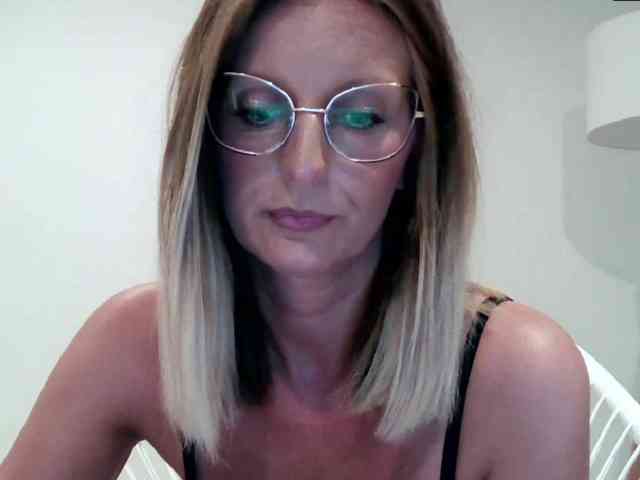 RachellaFox webcam