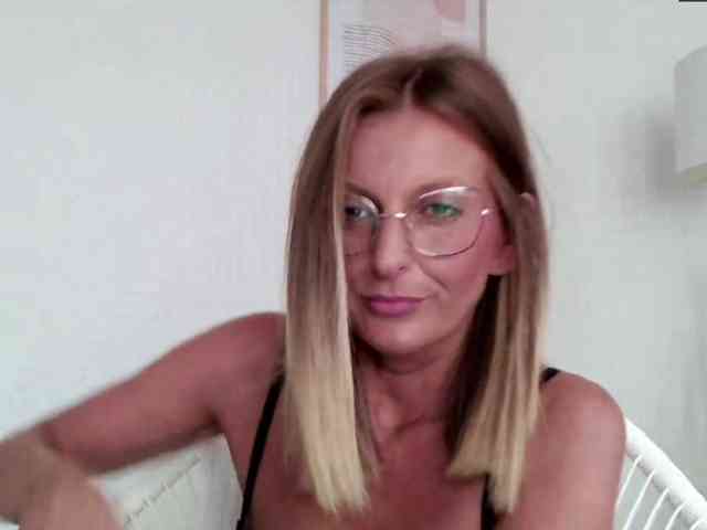 RachellaFox webcam