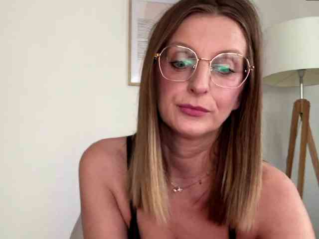 RachellaFox webcam