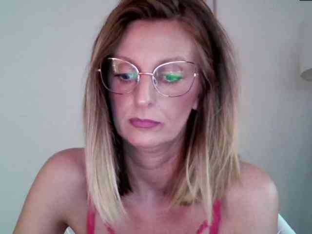RachellaFox webcam