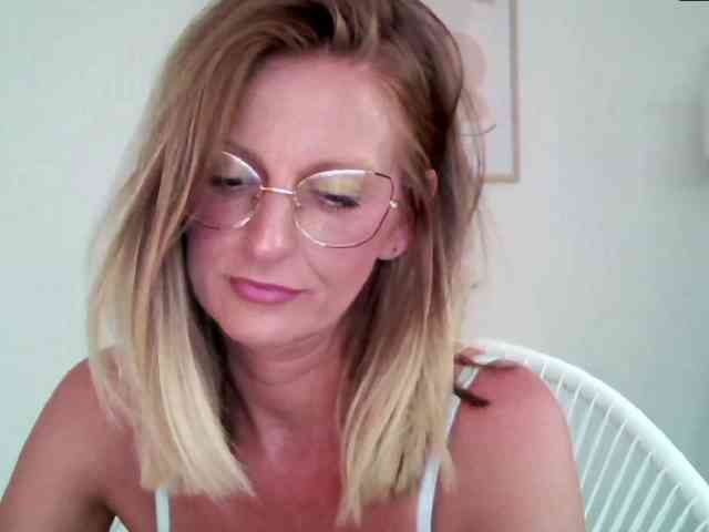 RachellaFox webcam