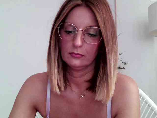 RachellaFox webcam