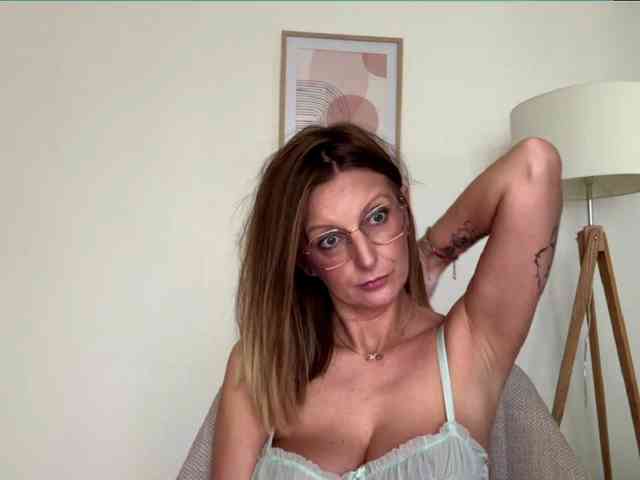 RachellaFox webcam
