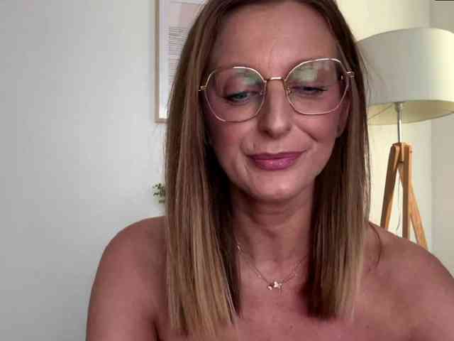 RachellaFox webcam
