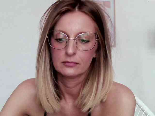 RachellaFox webcam